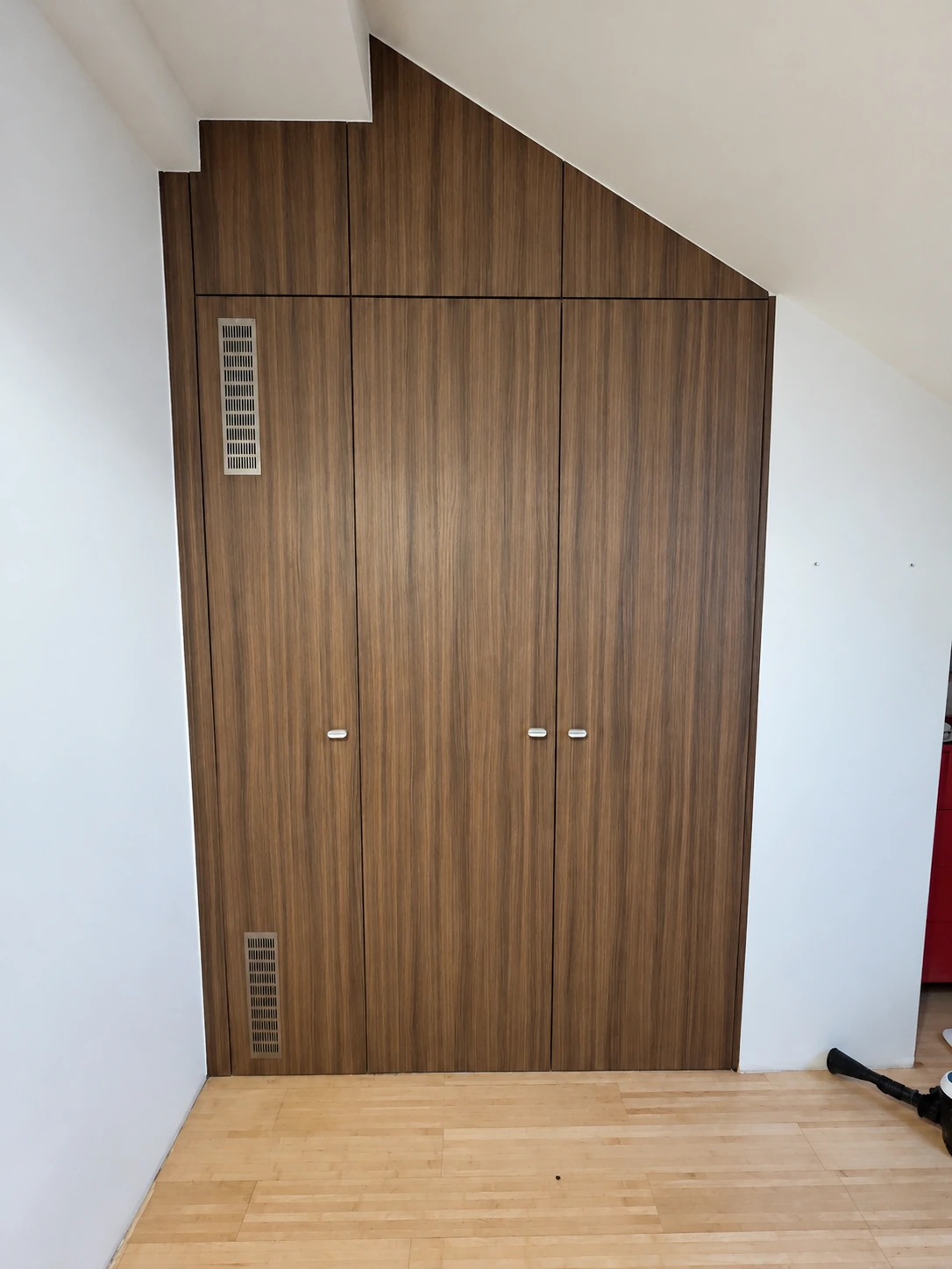 General view of the wardrobe